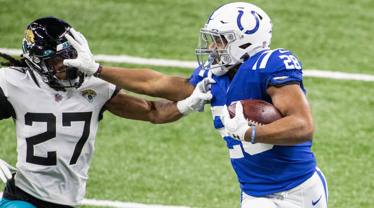jonathan-taylor-colts-stiff-arm